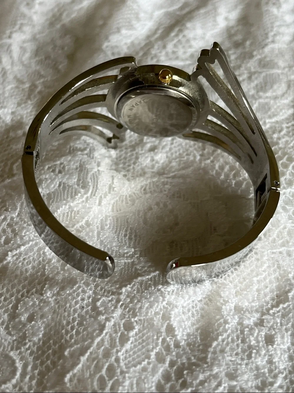 Wincci Two-Tone Cuff Watch with White Dial